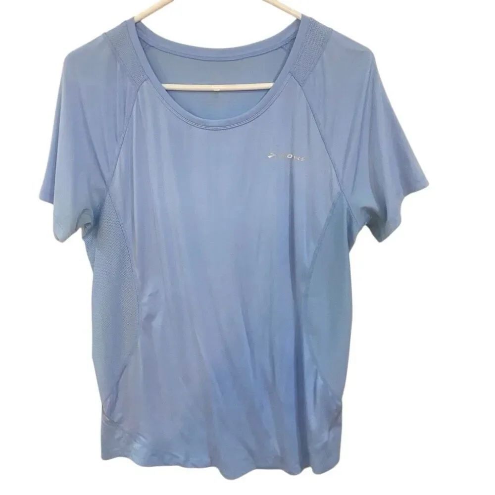 Brooks short sleeve blue crew neck vented sides light baby blue see measurements